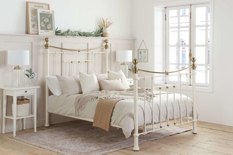 Bronte Cream 4'6'' Double Metal Bed