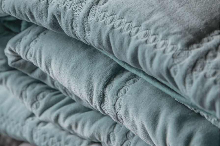 Pinch or double click to zoom Quilted Cotton Soft Touch Bedspread