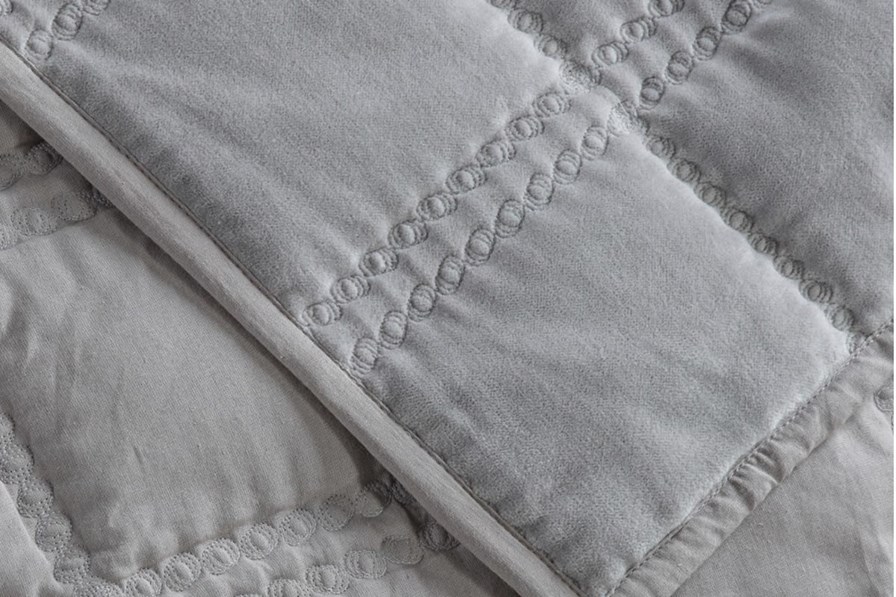 Pinch or double click to zoom Quilted Cotton Soft Touch Bedspread