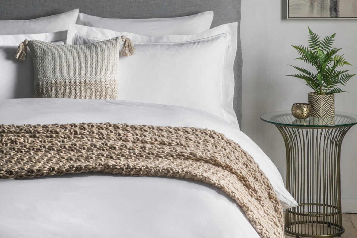 View King White Cotton Knightsbridge Duvet Set information