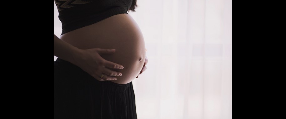 Trouble Sleeping While Pregnant? Here's Our Top Tricks